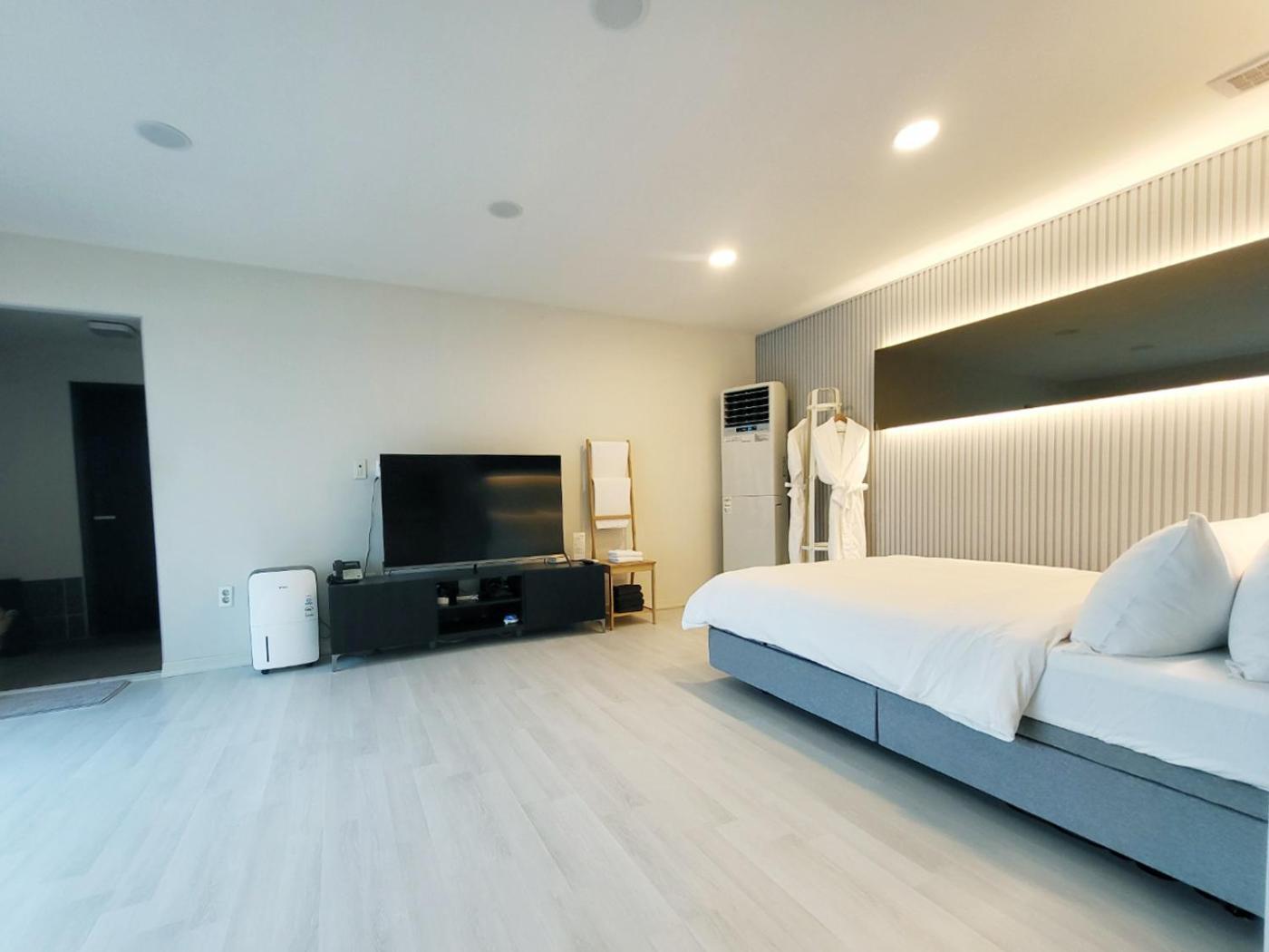 Penatess Pool Villa Chungju Exterior foto